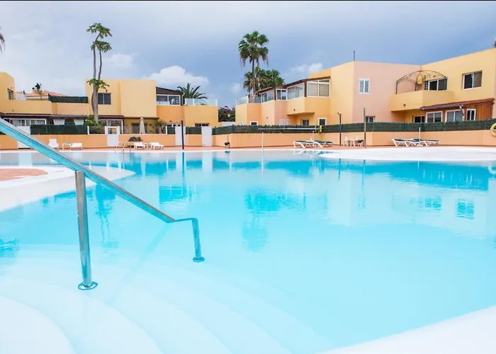 Delfines 61 كوراليهو